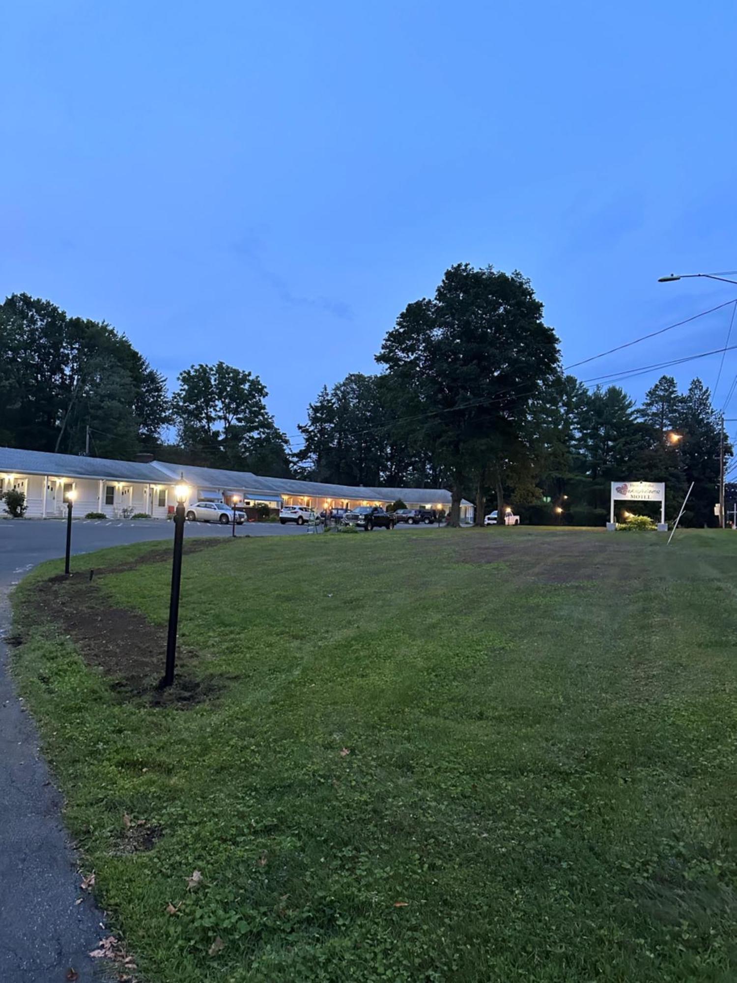 Heart Of The Berkshires Motel Pittsfield Εξωτερικό φωτογραφία