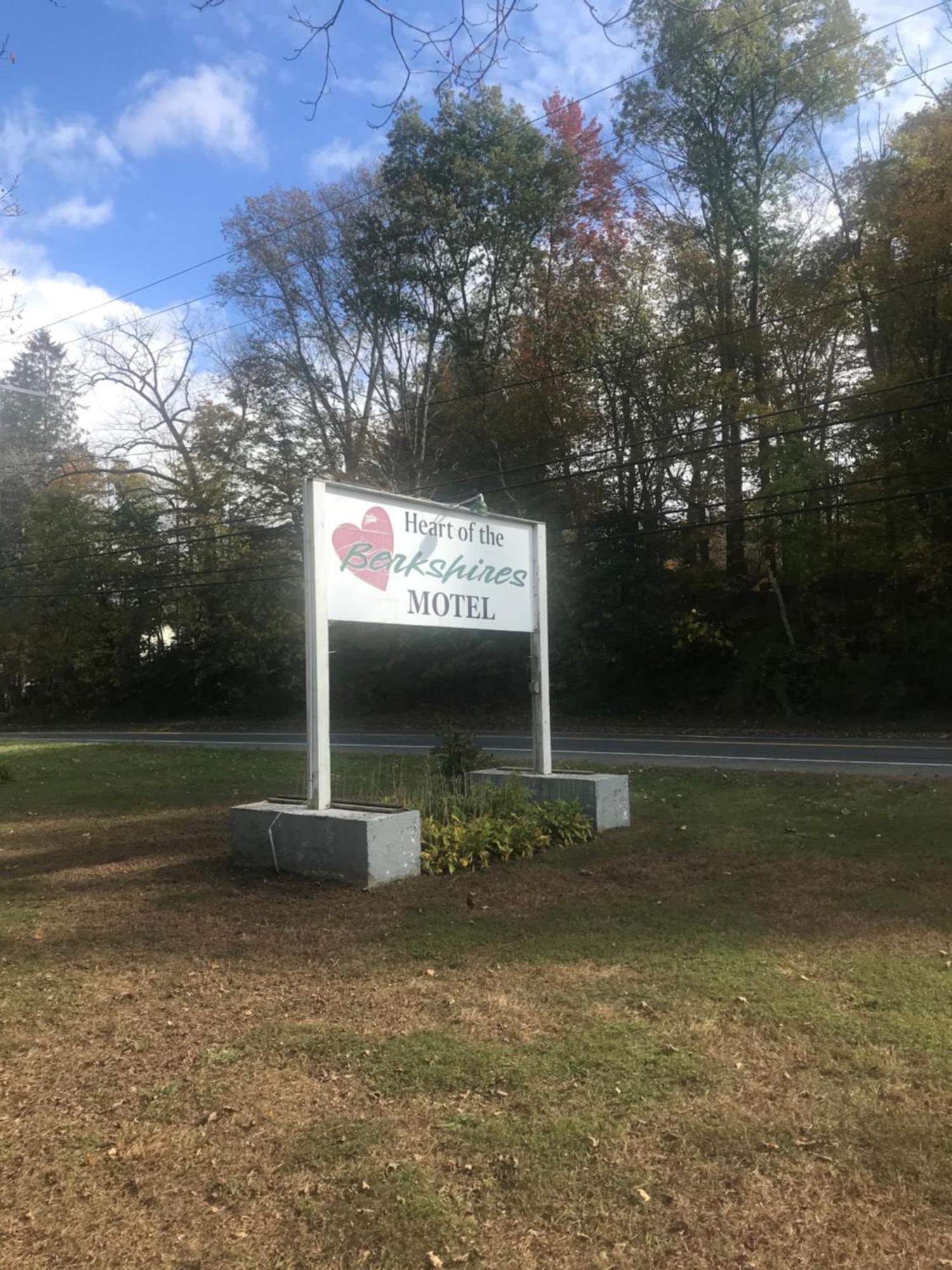 Heart Of The Berkshires Motel Pittsfield Εξωτερικό φωτογραφία